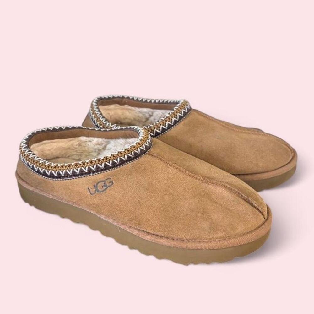 UGG Size 9 scuff slippers in chestnut suede Y2k cozy comfy lounge casual